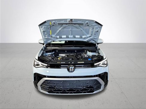 New 2025 Volkswagen Taos SE image 22