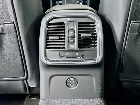 New 2026 Porsche Macan image 26