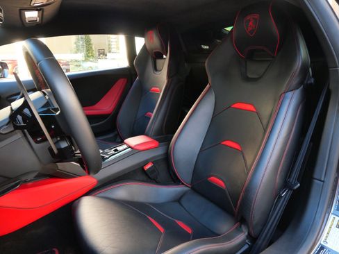 Used 2021 Lamborghini Huracan EVO image 6