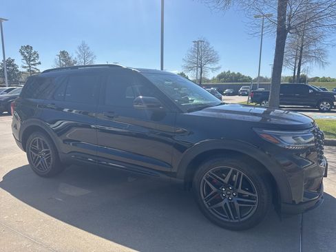 Used 2025 Ford Explorer ST image 5