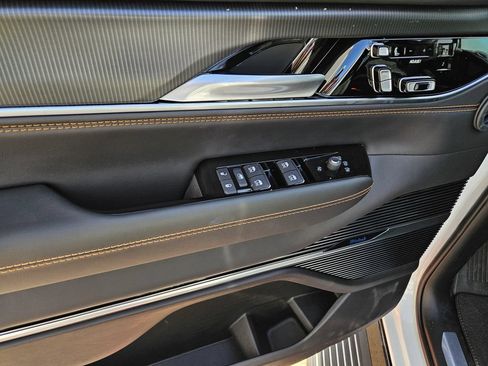 New 2026 Jeep Grand Wagoneer L Summit AWD/4WD image 16