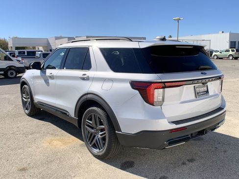 New 2026 Ford Explorer ST-Line w/ ST-Line Street Pack image 6