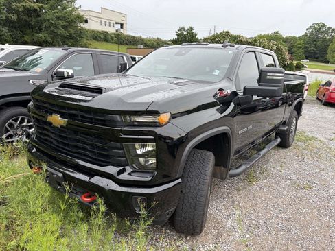 Used 2025 Chevrolet Silverado 2500 Custom w/ Custom Value Package AWD/4WD image 3