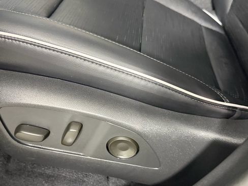 Used 2025 Buick Enclave Sport Touring image 22