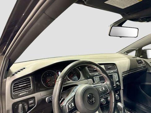 Used 2017 Volkswagen GTI SE image 11