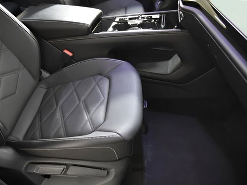 Used 2024 Volkswagen Atlas SE image 36