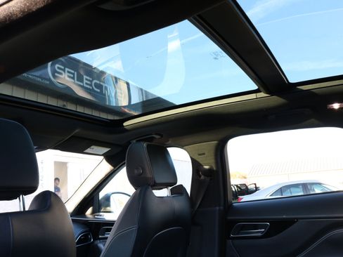 Used 2019 Jaguar F-PACE S image 38