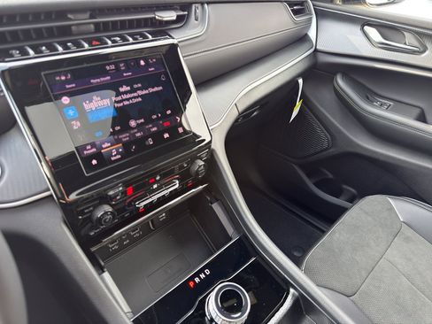 New 2025 Jeep Grand Cherokee L Altitude image 21