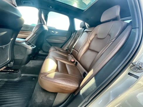 Used 2022 Volvo XC60 B5 Inscription w/ Climate Package image 24