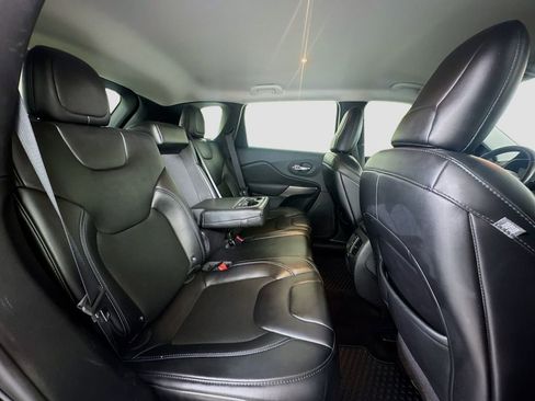 Used 2019 Jeep Cherokee Latitude Plus image 21