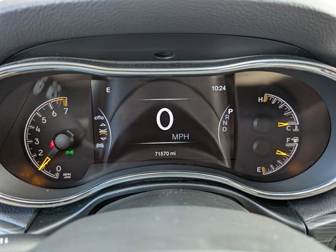 Used 2019 Jeep Grand Cherokee Limited image 26