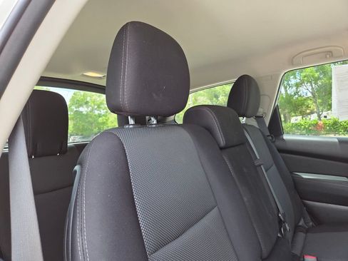 Used 2019 Nissan Pathfinder SV FWD image 19