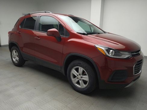 Used 2022 Chevrolet Trax LT w/ LT Convenience Package image 11