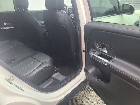 Used 2021 Mercedes-Benz GLB 250 4MATIC image 38
