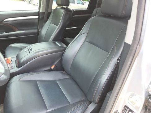 Used 2015 Toyota Highlander XLE image 11