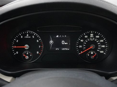 Used 2017 Kia Sorento LX image 40