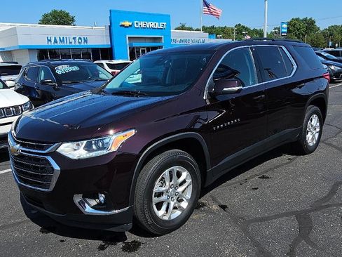 Used 2021 Chevrolet Traverse LT image 3