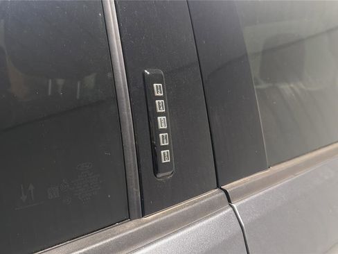 Used 2024 Ford F150 Lightning Lariat image 33