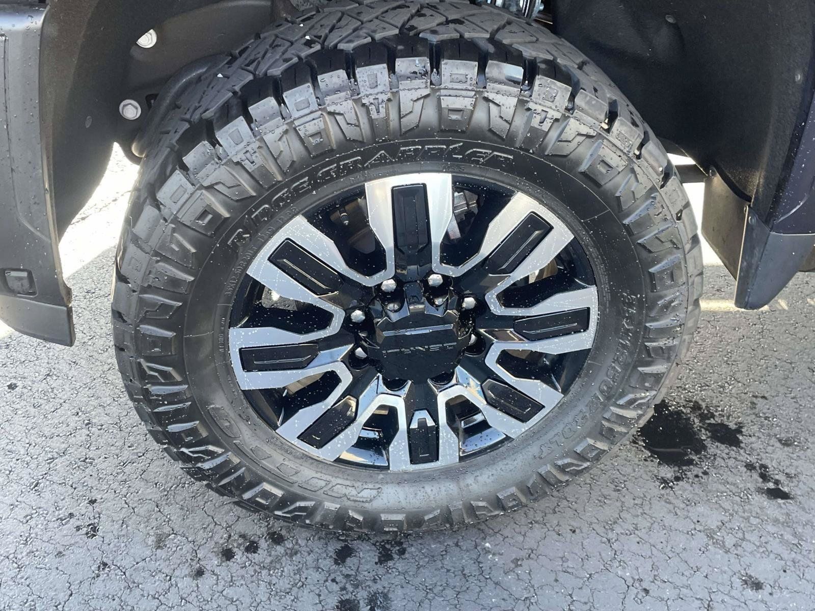 Certified 2025 GMC Sierra 2500 Denali Ultimate w/ Max Trailering Package AWD/4WD image 10