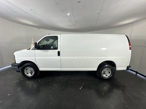 Used 2022 Chevrolet Express 2500 w/ Driver Convenience Package image 7