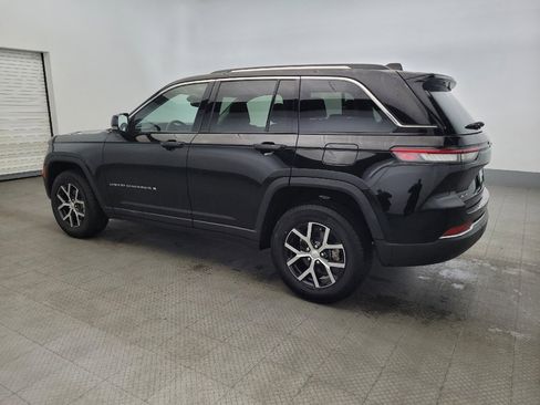 Used 2023 Jeep Grand Cherokee Limited image 3