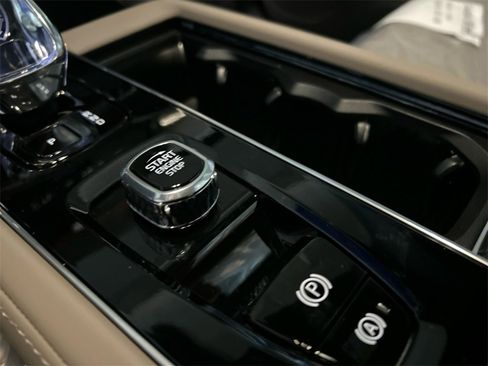 New 2026 Volvo XC90 B6 Plus w/ Protection Package Premier image 20