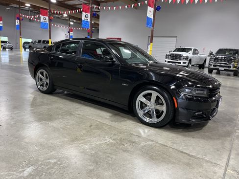 Used 2017 Dodge Charger R/T image 7
