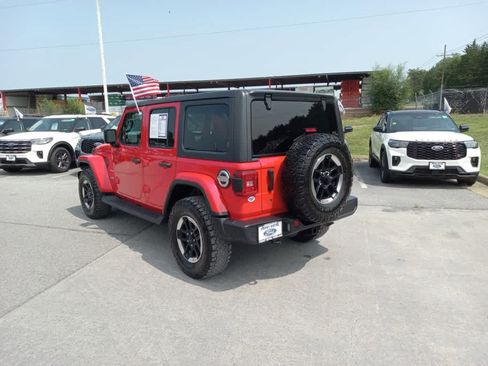 Used 2018 Jeep Wrangler Unlimited Sahara AWD/4WD image 5