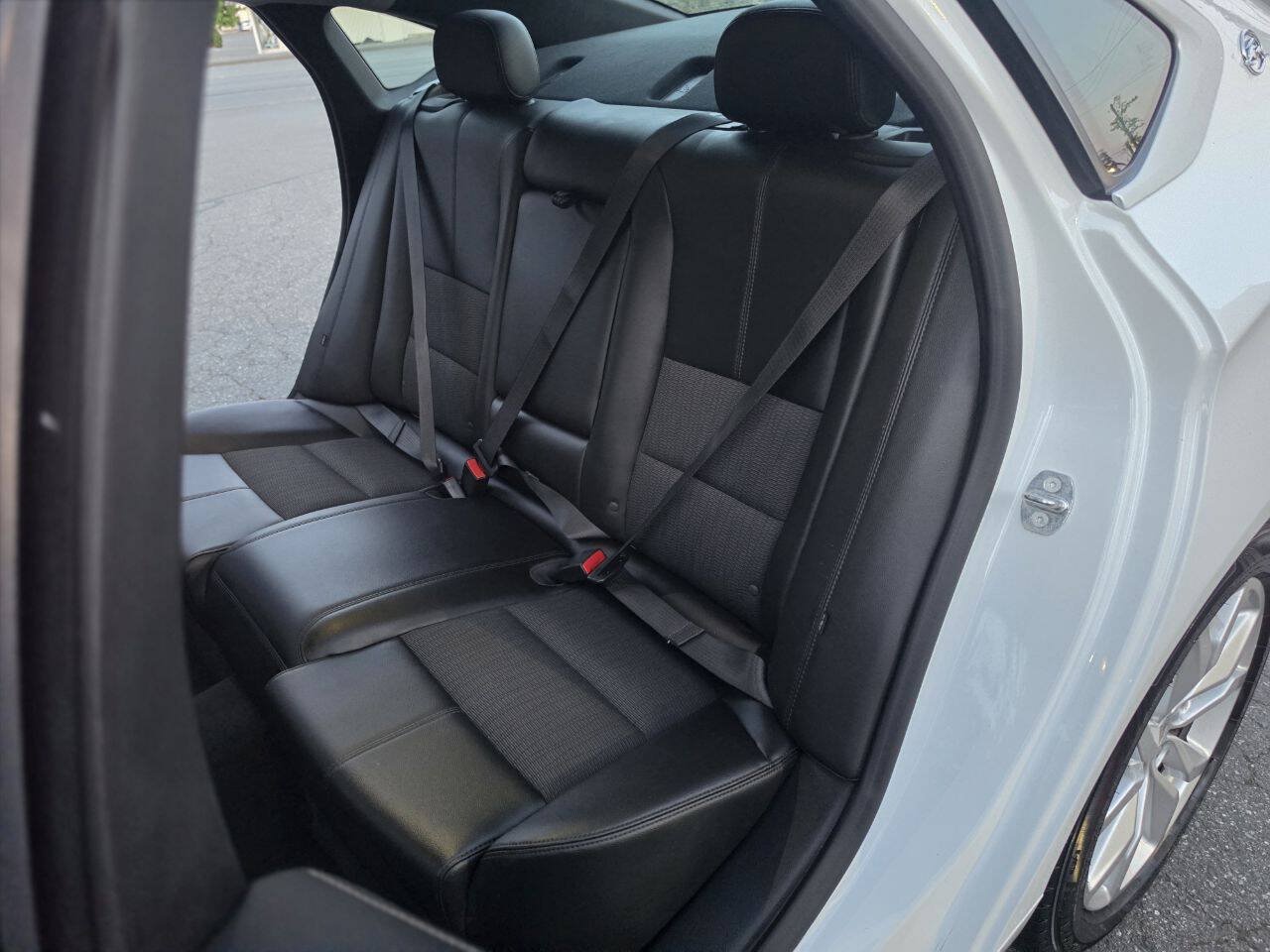 Used 2016 Chevrolet Impala LT FWD image 25