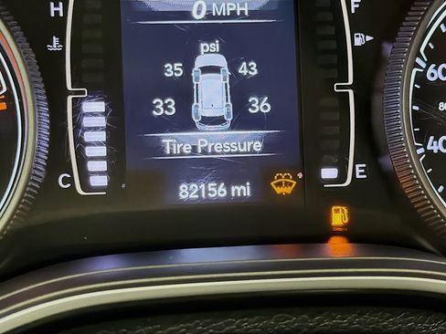 Used 2019 Jeep Cherokee Latitude w/ Popular Appearance Group image 8