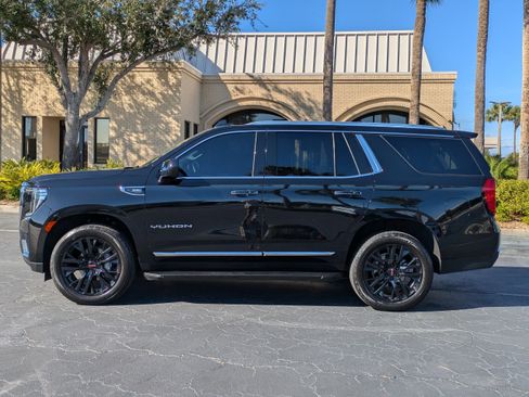 Used 2023 GMC Yukon SLT image 3