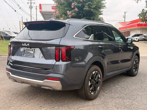 Certified 2024 Kia Sorento S FWD image 5