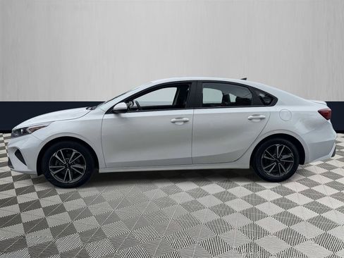 Used 2023 Kia Forte LXS FWD image 3