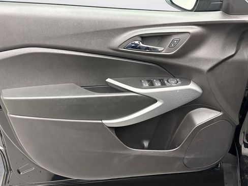 Used 2025 Chevrolet Trax RS image 9