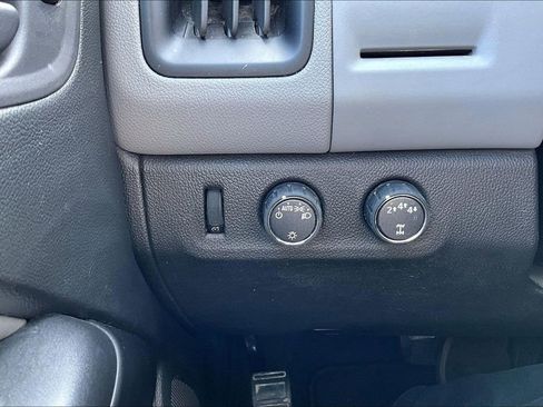 Used 2022 Chevrolet Colorado W/T w/ Custom Special Edition AWD/4WD image 14