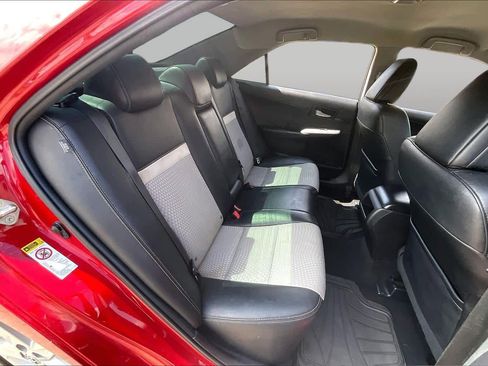 Used 2014 Toyota Camry SE FWD image 19