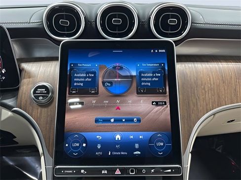 Used 2025 Mercedes-Benz GLC 300 4MATIC image 22