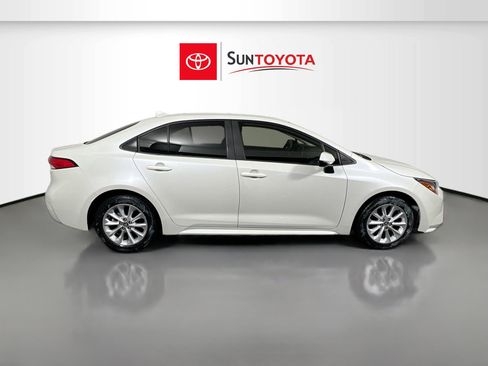 Used 2021 Toyota Corolla LE w/ LE Convenience Package FWD image 2