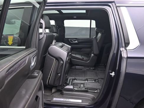 Used 2022 GMC Yukon XL SLT w/ SLT Premium Package AWD/4WD image 42
