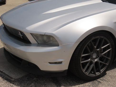 Used 2011 Ford Mustang GT Premium w/ Electronics Pkg RWD image 3