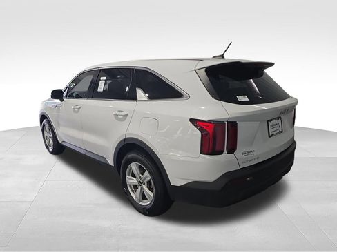 Used 2023 Kia Sorento LX FWD image 4