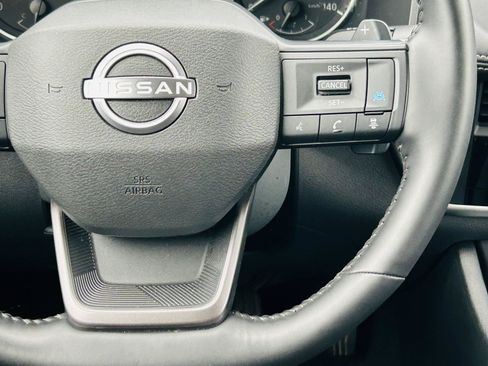 Used 2025 Nissan Rogue SV AWD/4WD image 16