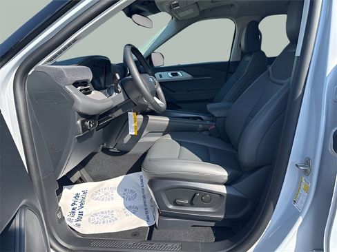 New 2025 Ford Explorer Active w/ Active Comfort Package image 15