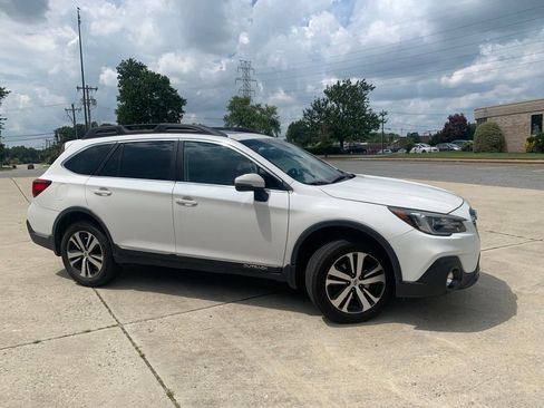 Used 2019 Subaru Outback 2.5i Limited w/ Protection Package #1 AWD/4WD image 11