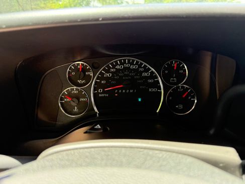 Used 2025 Chevrolet Express 3500 LT w/ LT Preferred Equipment Group RWD image 13