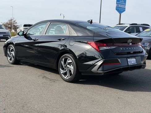 Certified 2025 Hyundai Elantra SEL image 6