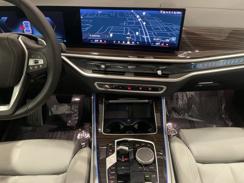 Used 2025 BMW X5 xDrive50e w/ Premium Package image 17