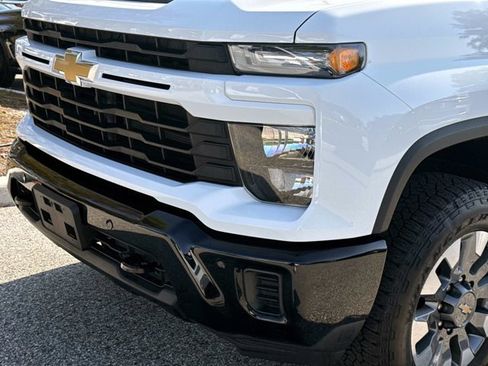 Used 2025 Chevrolet Silverado 2500 Custom w/ Custom Value Package AWD/4WD image 9