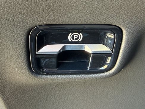 Used 2025 Mercedes-Benz E 350 4MATIC Sedan image 25