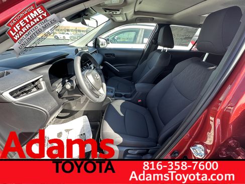 Used 2026 Toyota Corolla Cross LE w/ Moonroof Package image 5